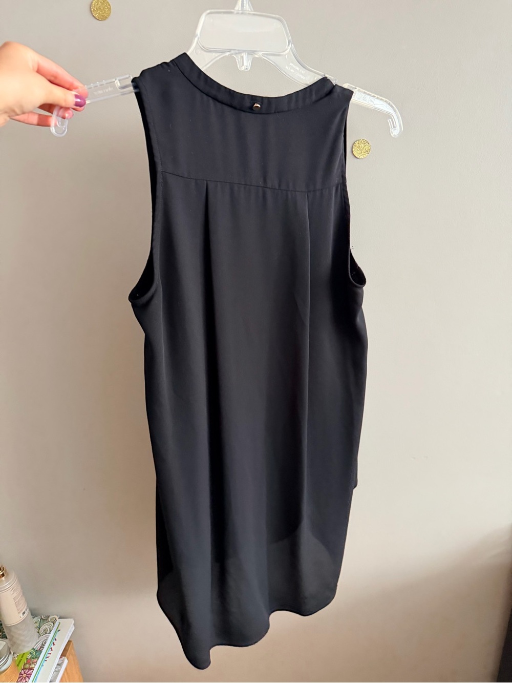 GUESS Black High-Low Sleeveless Blouse with Gold Button Detail Size Small - Picture 5 of 9